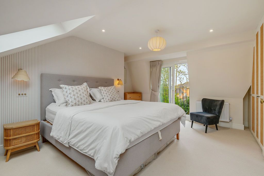 Property photo 3 of 32