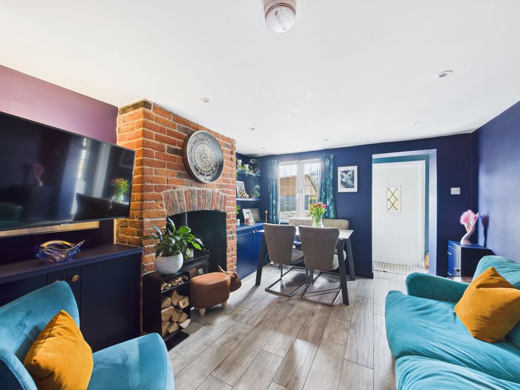 Property photo 3 of 13 Cam01354G0-Pr0467-Still003