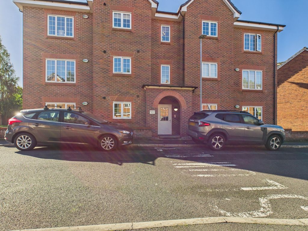 Property photo 2 of 8 Cam03729G0-Pr0144-Still010