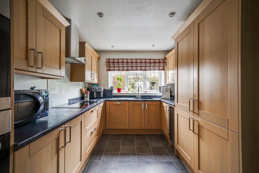 Property photo 3 of 32