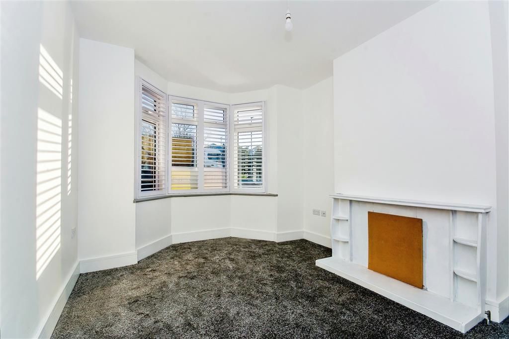 Property photo 3 of 10 Living Room