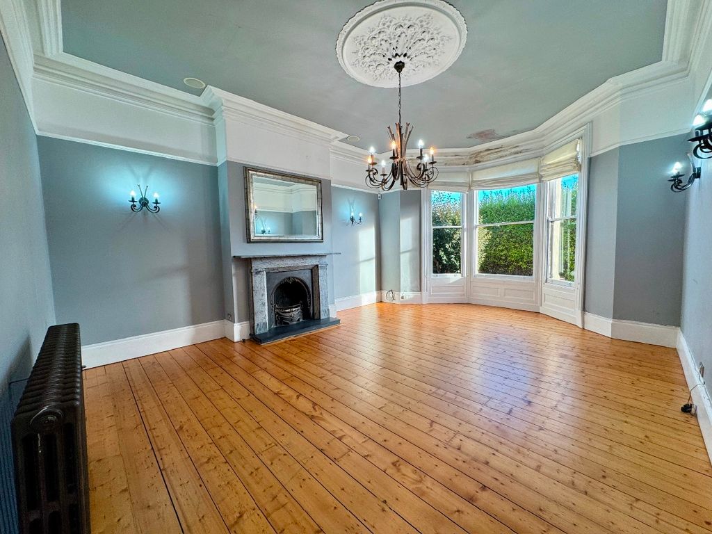 Property photo 2 of 46