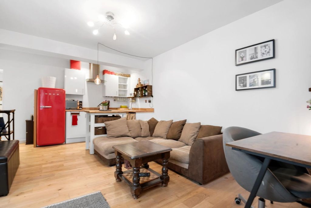 Property photo 1 of 13 Kitchen/Reception