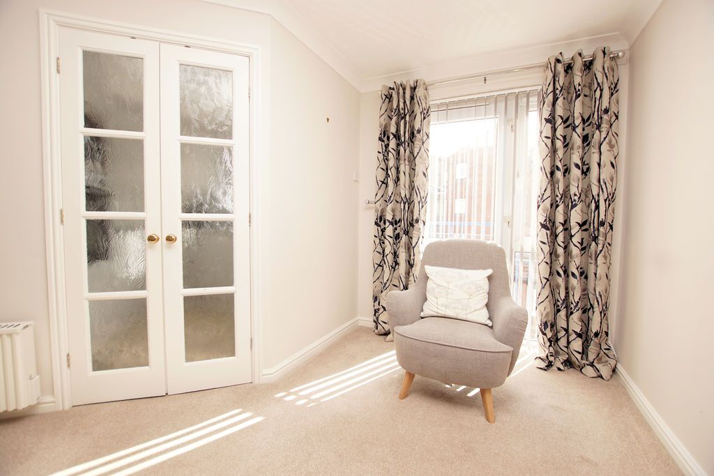 Property photo 3 of 10 Lounge/Dining Room