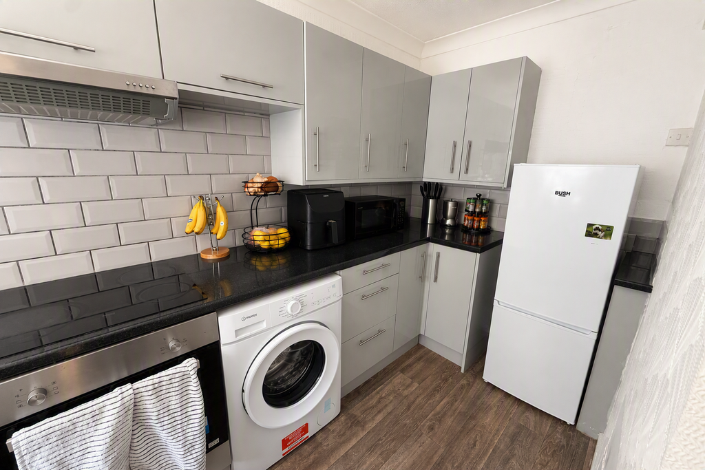 Property photo 2 of 11 Kitchen