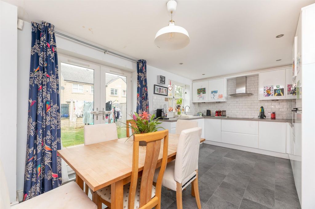 Property photo 2 of 32 Dining Kitchen
