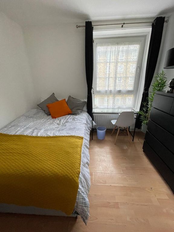 Property photo 2 of 16 Room 3- £785 Available From 01/08/2026