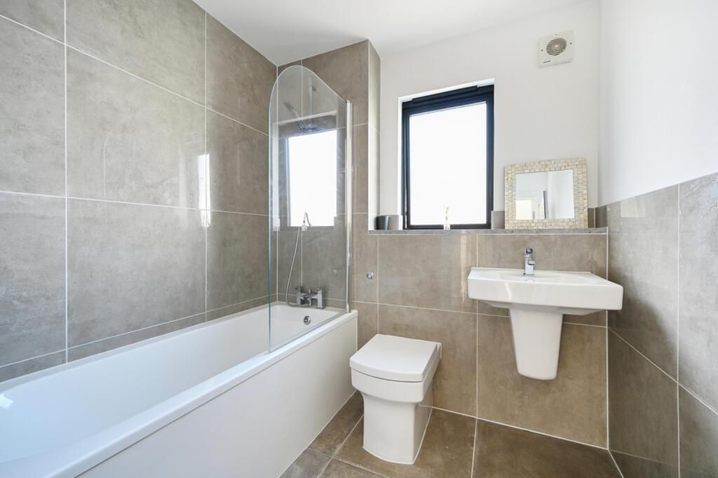 Additional image 5 of 2 bed flat for sale16 South Coast Road, Peacehaven BN10