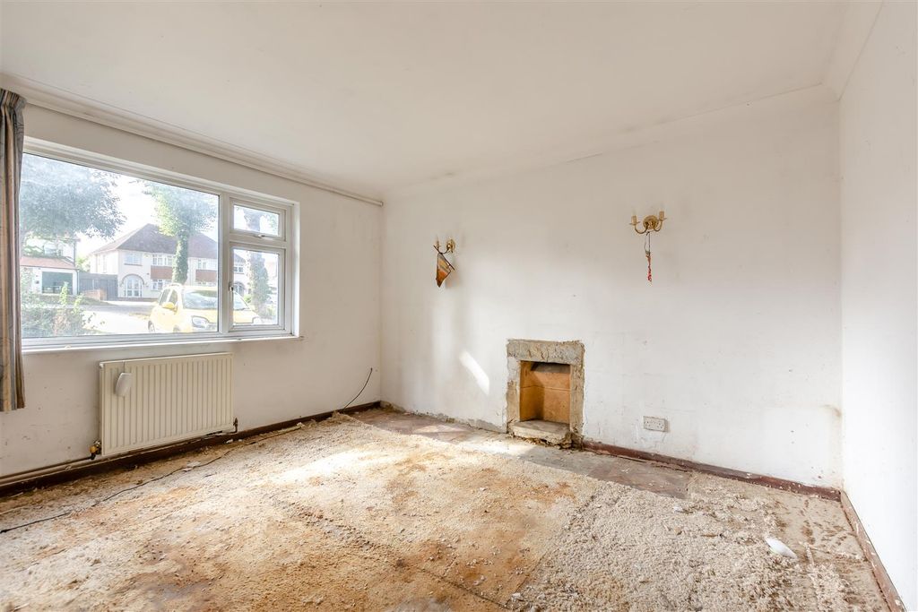 Property photo 3 of 16 8705680-Interior01.Jpg