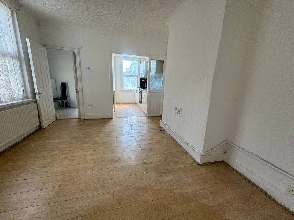 Property photo 3 of 9 Gallery