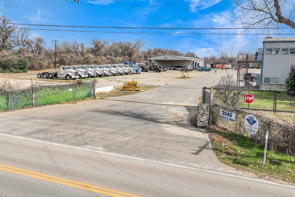 Property photo 1 of 31