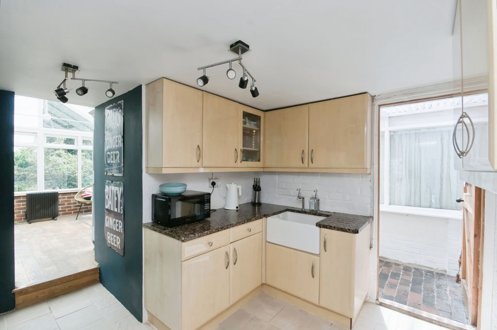 Property photo 3 of 21 Kitchen