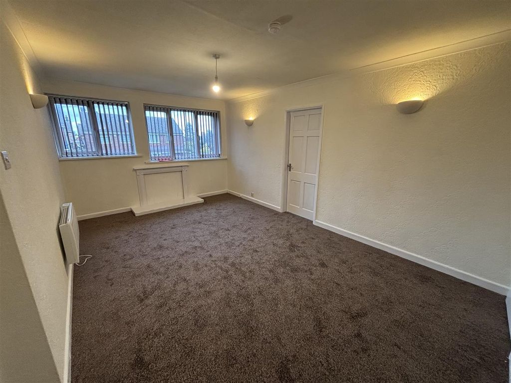Property photo 1 of 10 Lounge