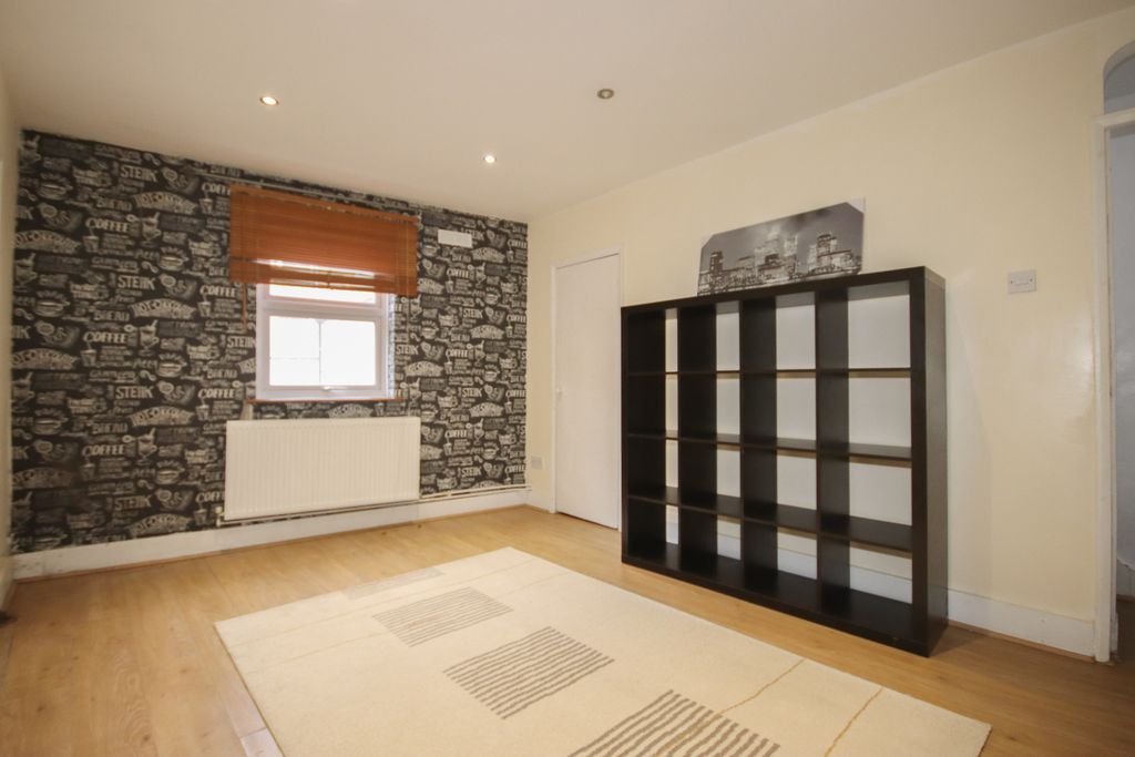 Property photo 3 of 10 Dining Room