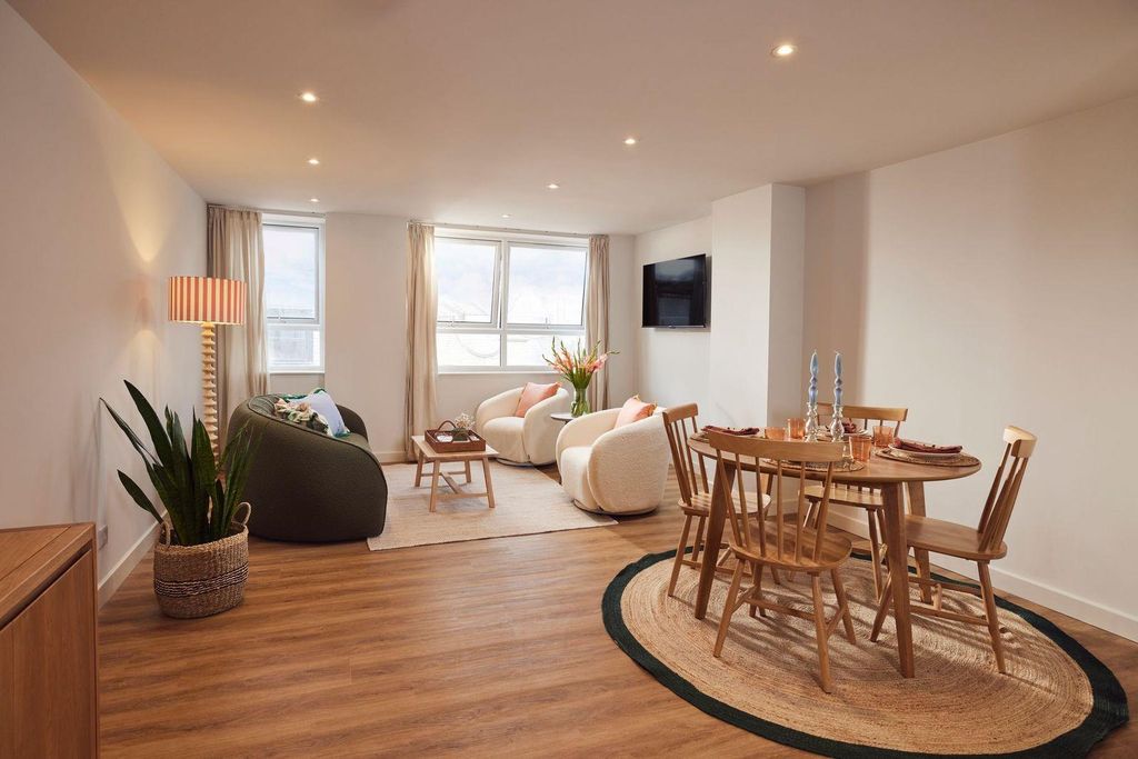 Property photo 2 of 19 Diner/Lounge