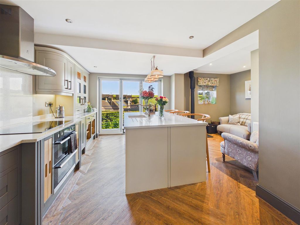 Property photo 3 of 23 Kitchen