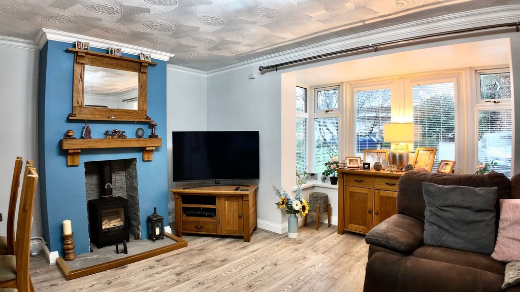 Property photo 3 of 27