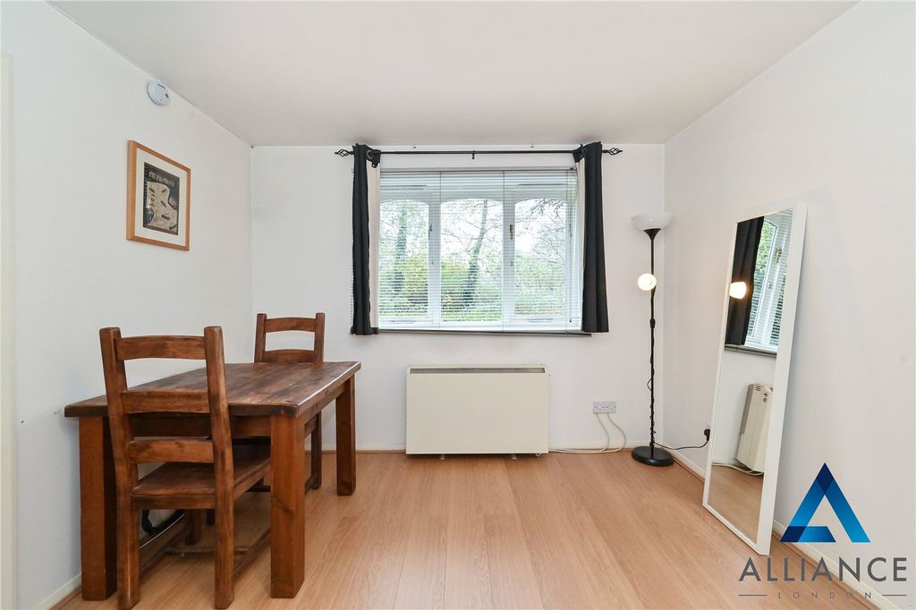Property photo 3 of 8 Picture No. 04