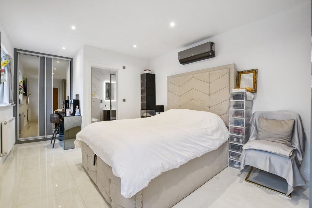 Additional image 9 of 3 bed detached house for saleIngram Way, Greenford UB6