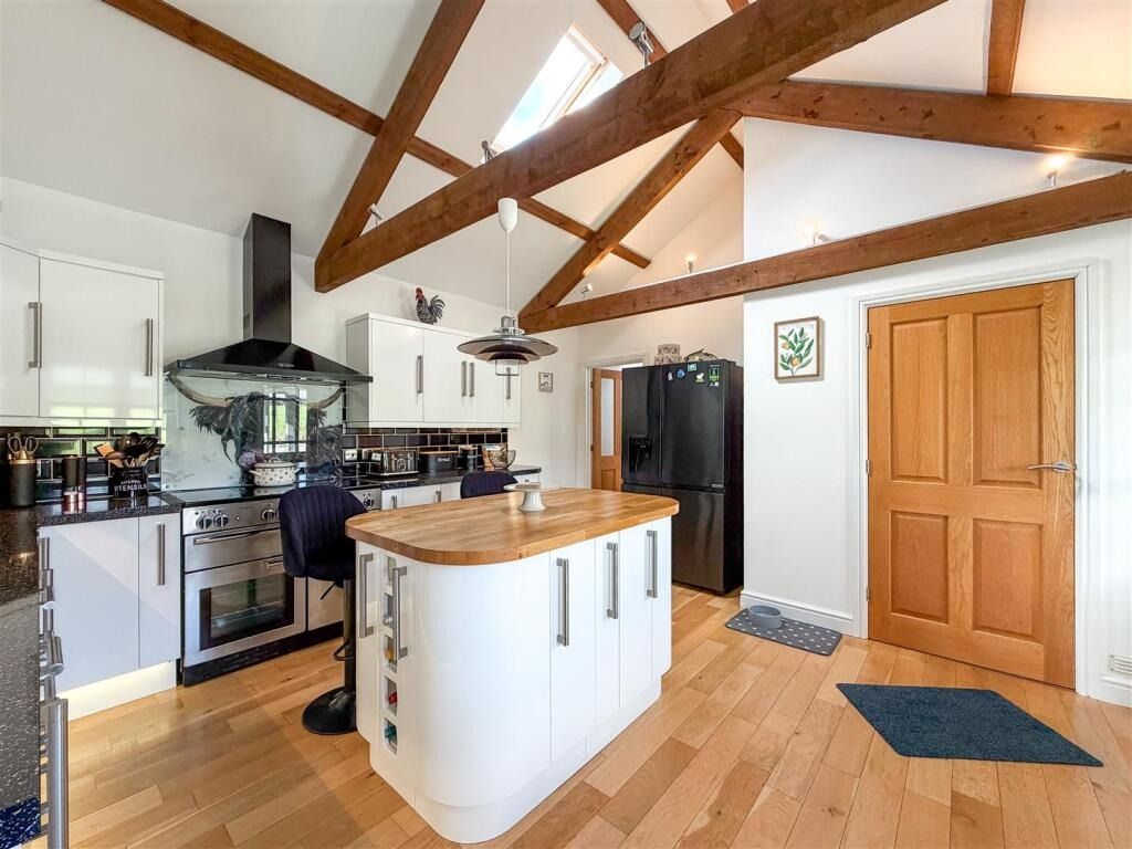 Property photo 3 of 20 5264795