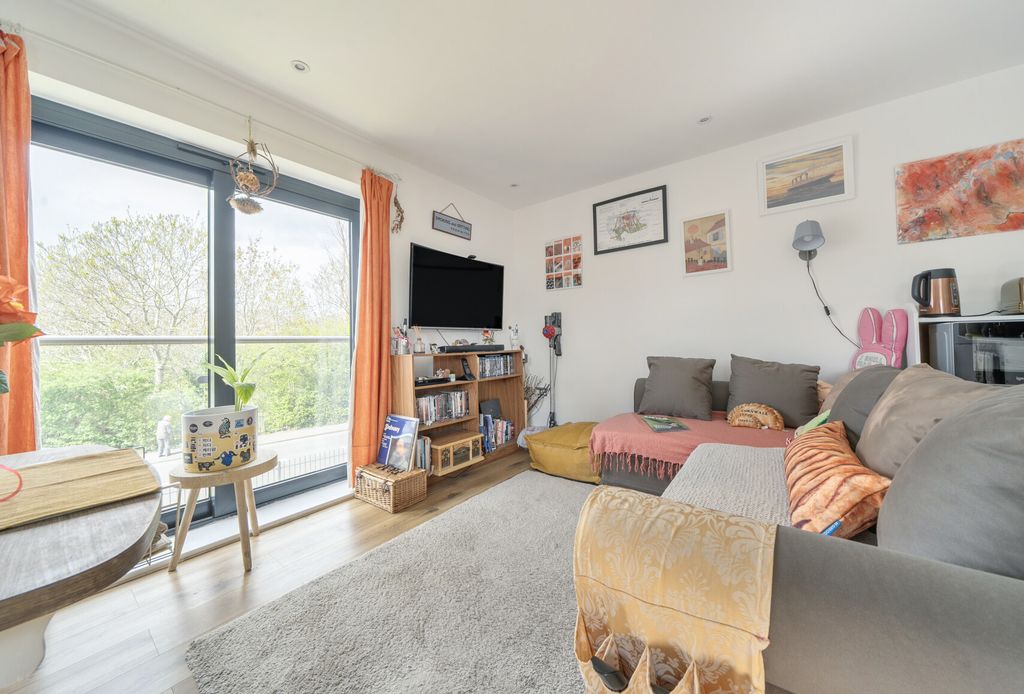 Property photo 2 of 18 1441522-10-69Dcfe...