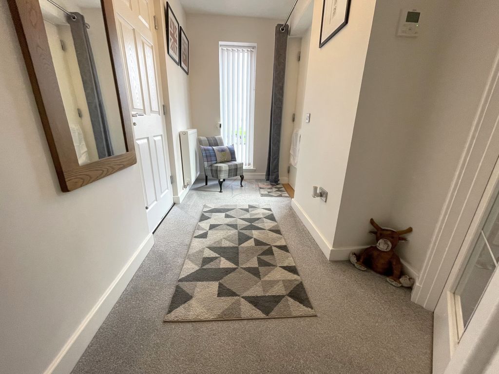 Property photo 2 of 28 Hallway.Jpg