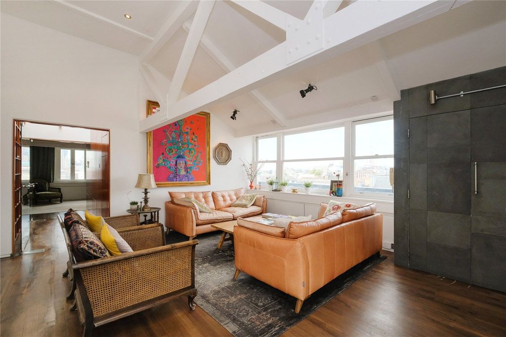 Property photo 3 of 17 Picture No. 02