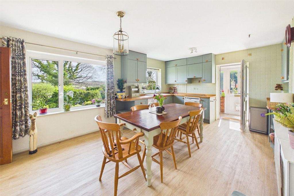 Property photo 2 of 29 Picture No. 04