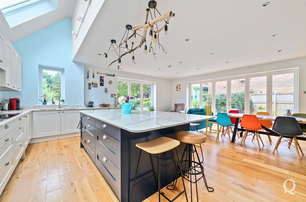 Property photo 2 of 33 F582321F-1078-490...