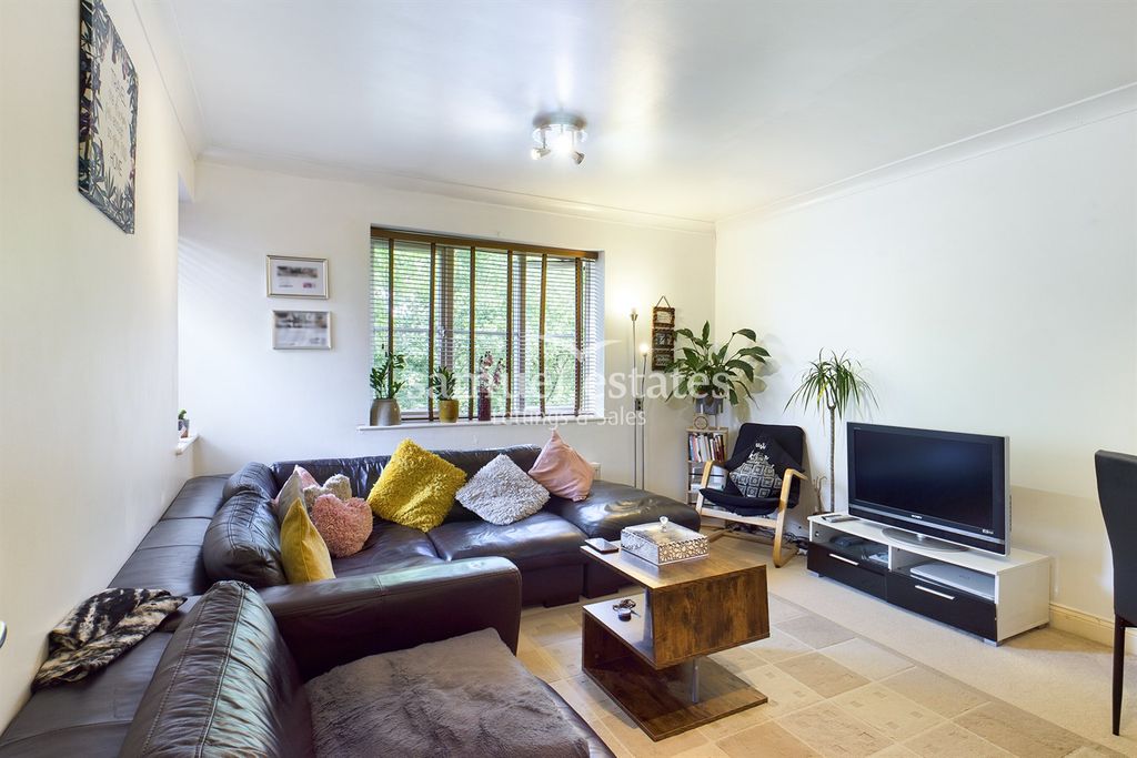 Property photo 1 of 11 Living Room