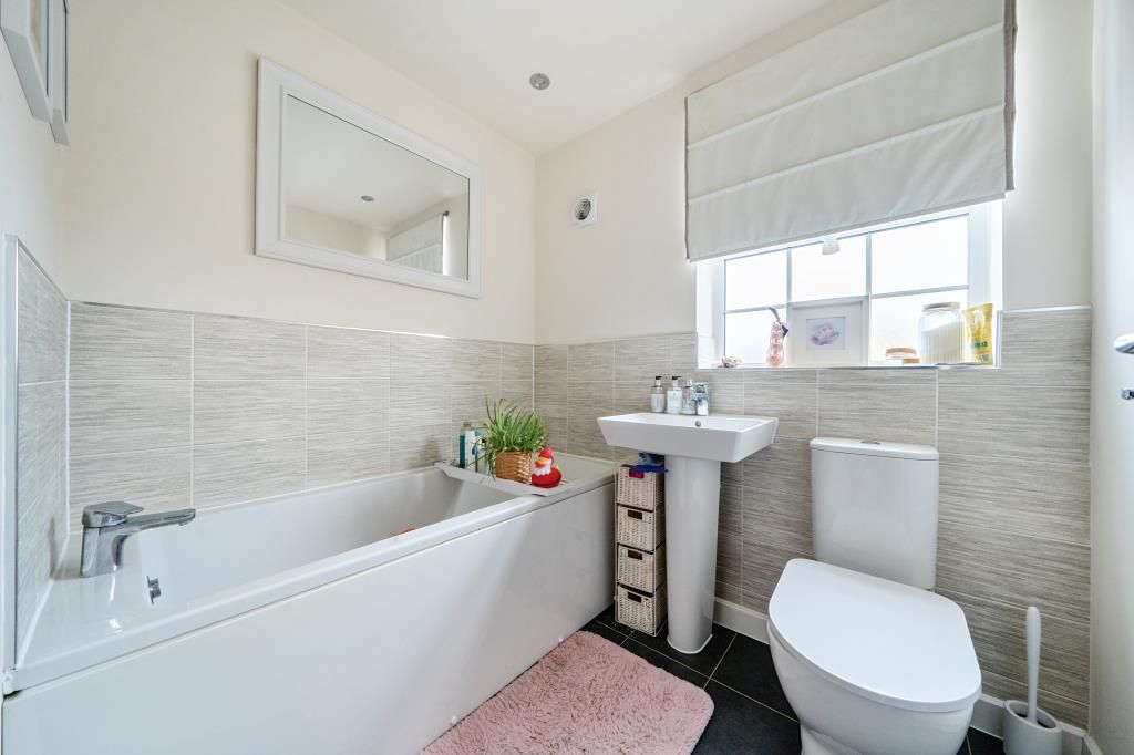 Property photo 3 of 10 Bathroom