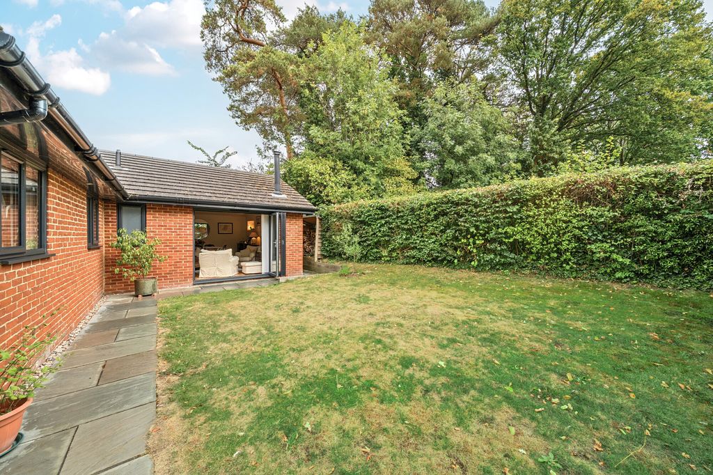 Additional image 8 of 4 bed detached bungalow for saleGoose Lane, Hook RG27