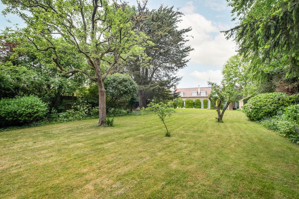 Property photo 2 of 27