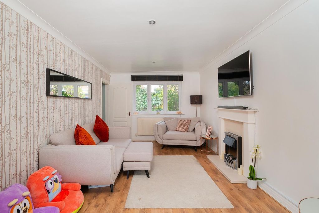 Property photo 3 of 30 0S4Gasg - Lounge A.Jpg