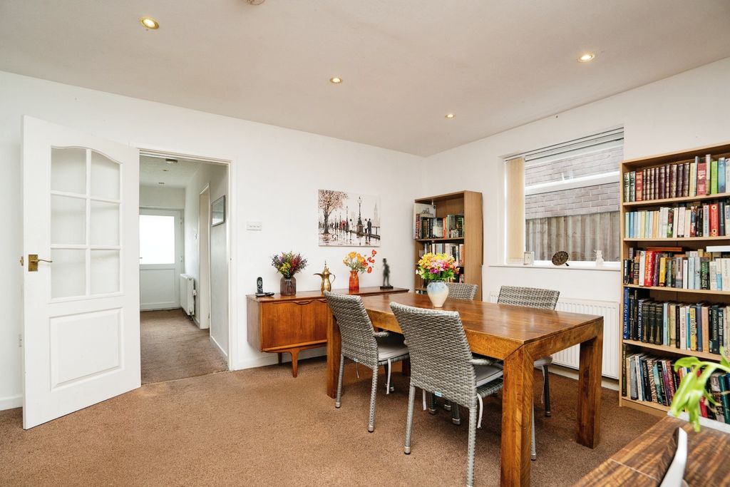 Property photo 3 of 11 Dining Area