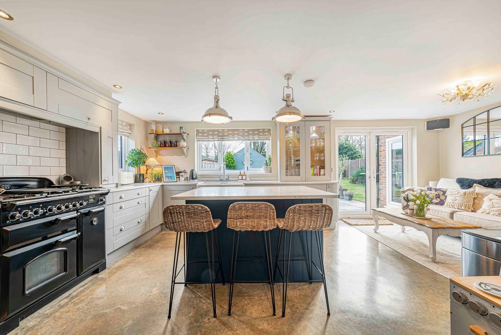 Property photo 2 of 60