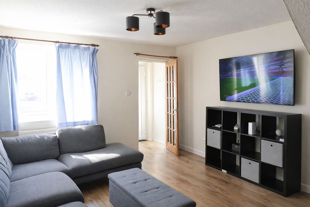 Property photo 3 of 8 Photo 4