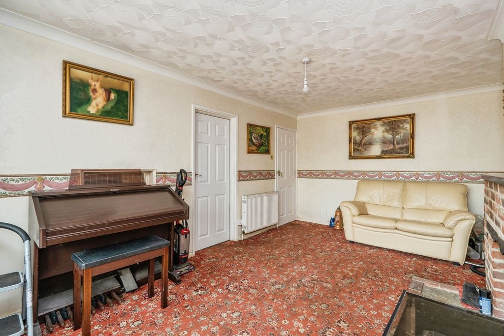 Property photo 3 of 17 Photo