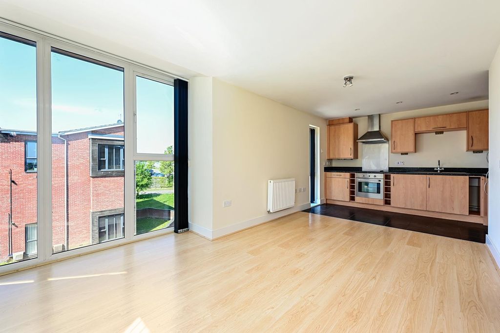 Property photo 1 of 7 Living/Kitchen Area