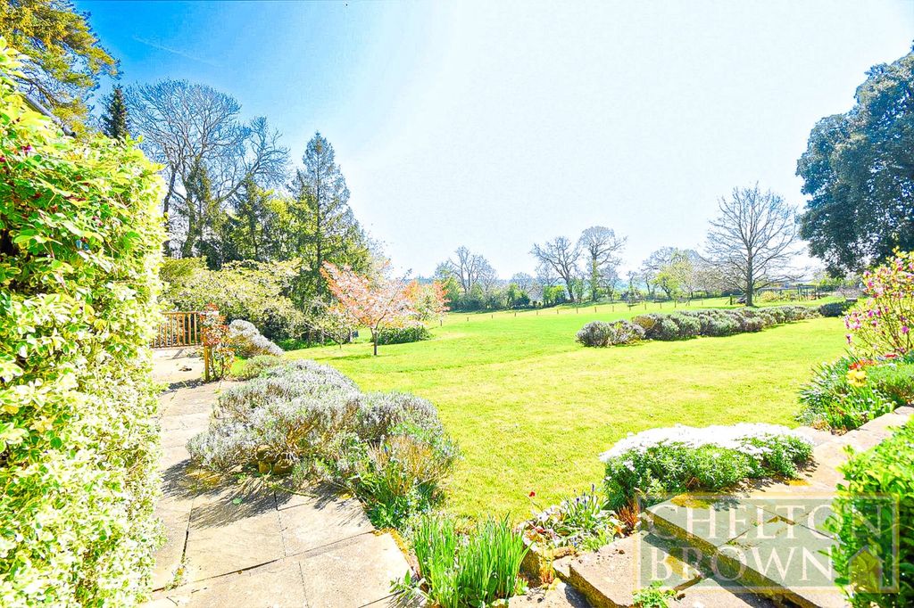 Property photo 3 of 11 Gardens