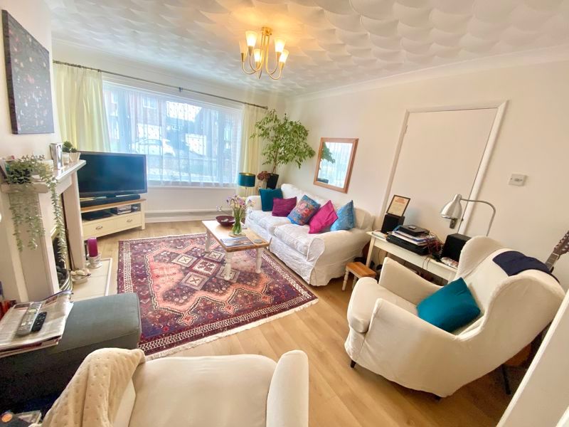 Property photo 2 of 23 Lounge