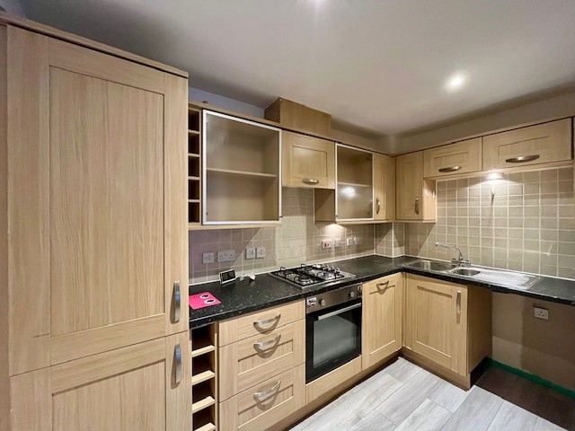 Property photo 2 of 8 Kitchen