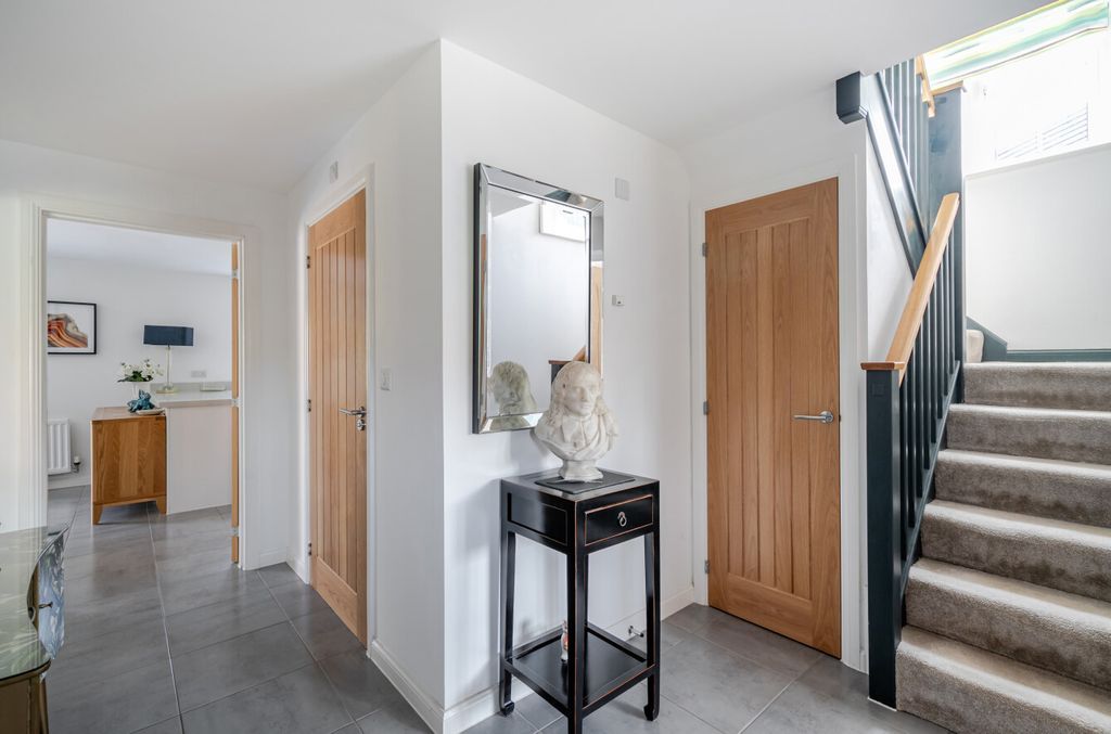 Property photo 3 of 32 1487841-18-6A58B6...
