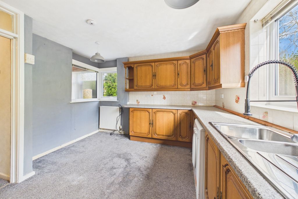 Property photo 3 of 16 Kitchen