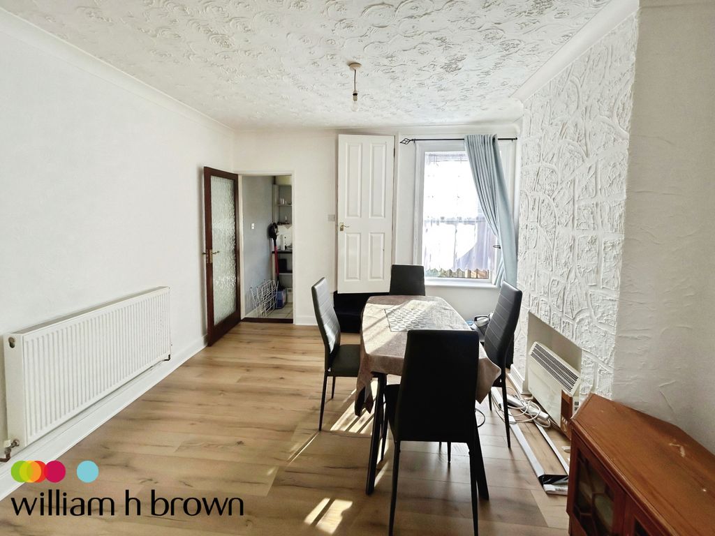 Property photo 3 of 11 Dining Room