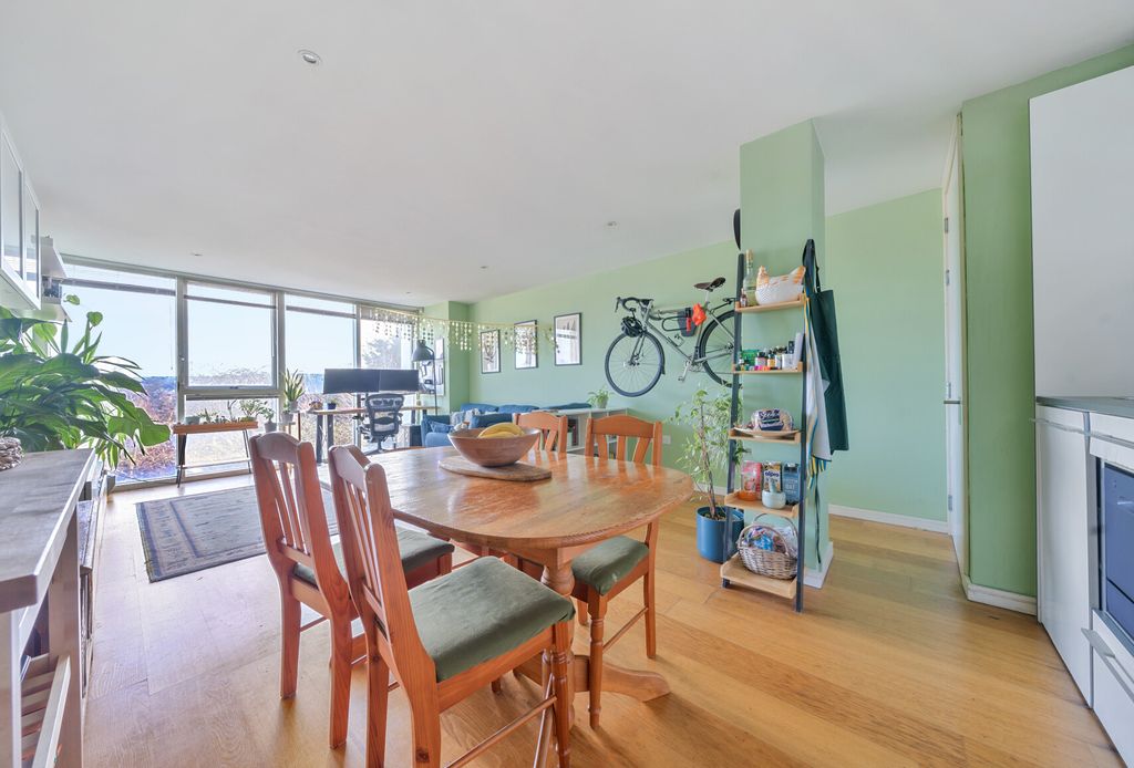 Property photo 2 of 18 1404495-15-697A05...