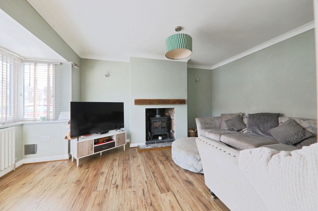 Property photo 3 of 11 4611658