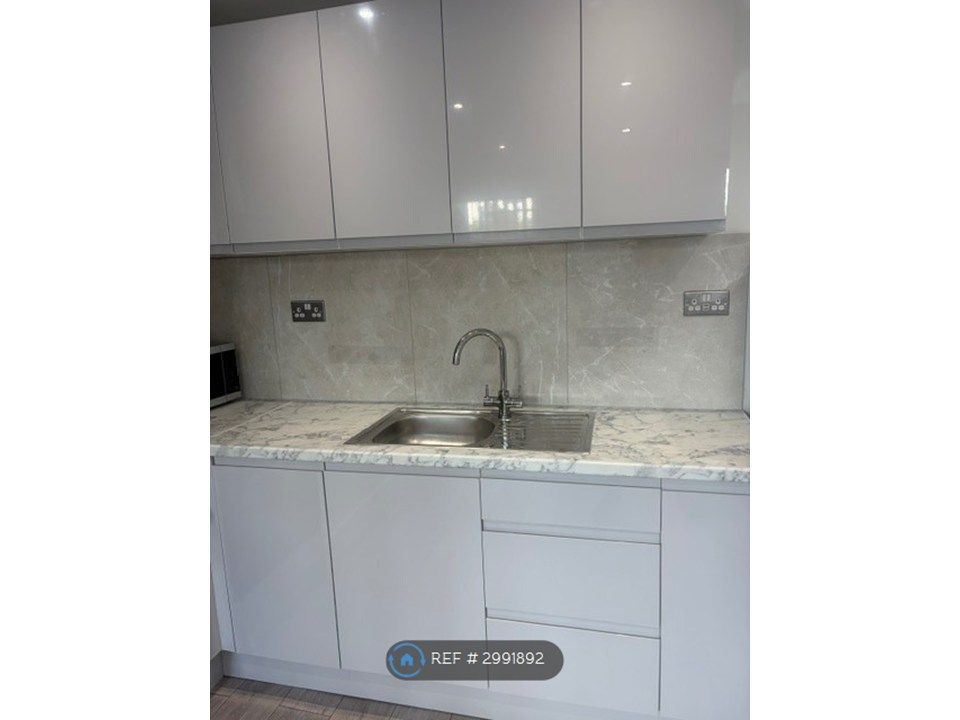 Property photo 3 of 12 Kitchen