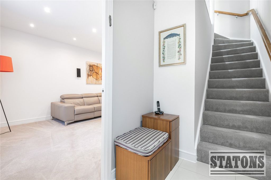 Property photo 2 of 25 Picture No. 03