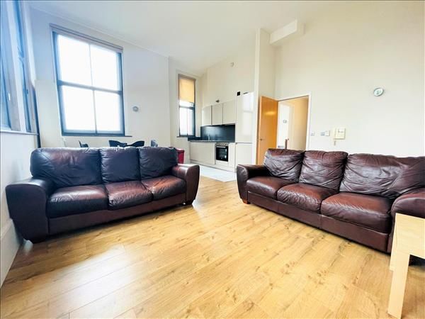 Property photo 1 of 7 Large 2 Bedroom River Edge Apartment